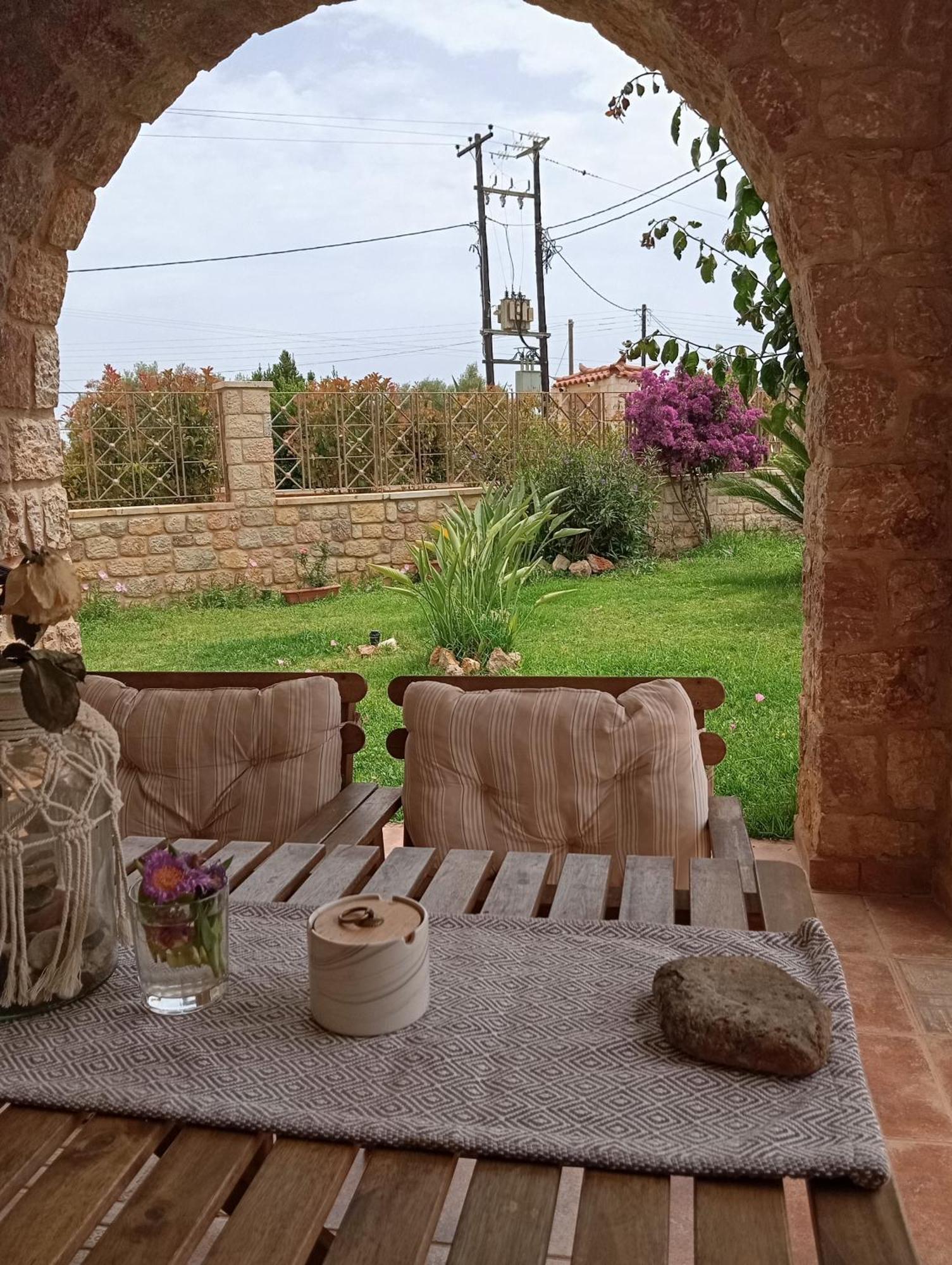 Niko'S Stone Guest House Plítra Exterior foto